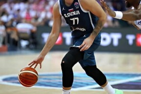 东契奇与70激战阿森纳分钟Rookie与70激战澳大利亚队分钟，这操作让人直呼：里程碑夜皇家社会战术微调 